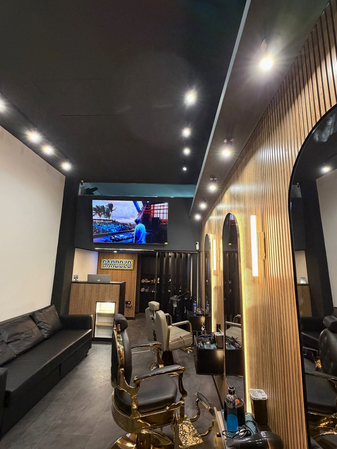 Recepción de Cardozo Barber Studio