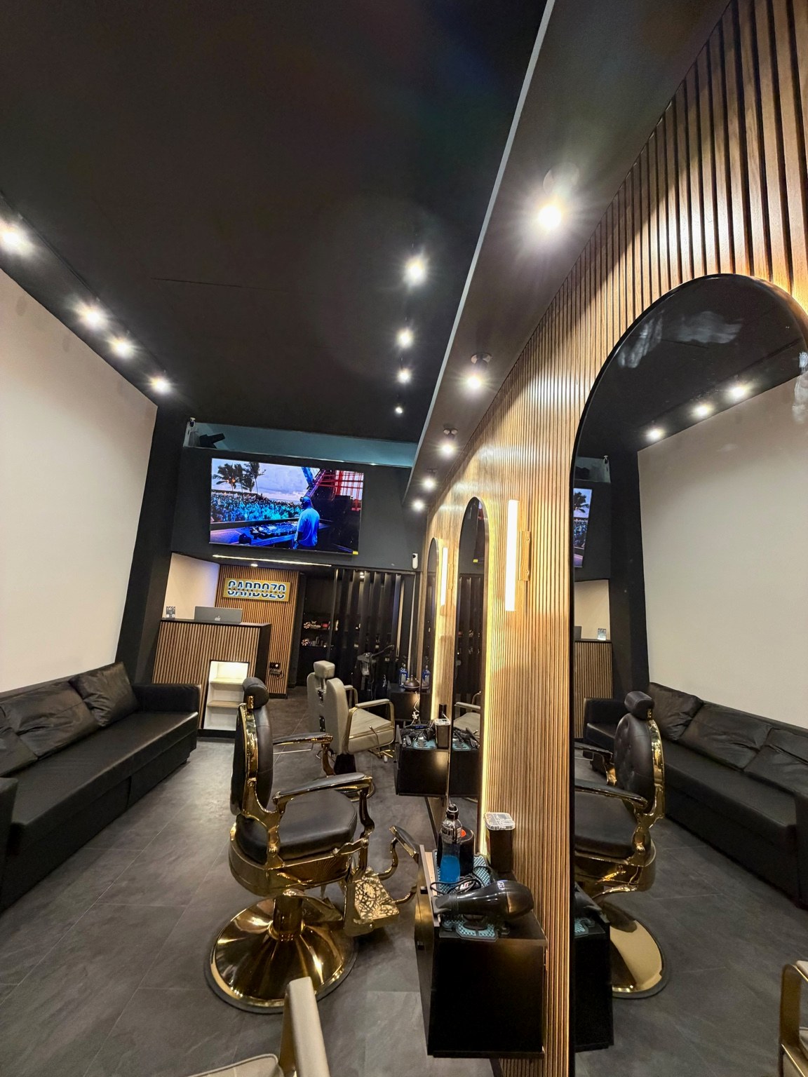 Interior principal de Cardozo Barber Studio